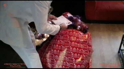 आई, मला माझी ख्रिसमस प्रेझेंट मिळाली